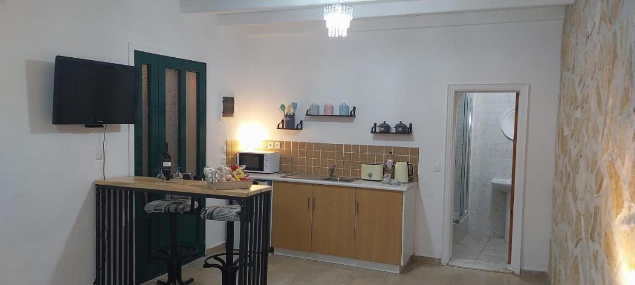 Appartement Lovely In With Its Own Pool Strinilas