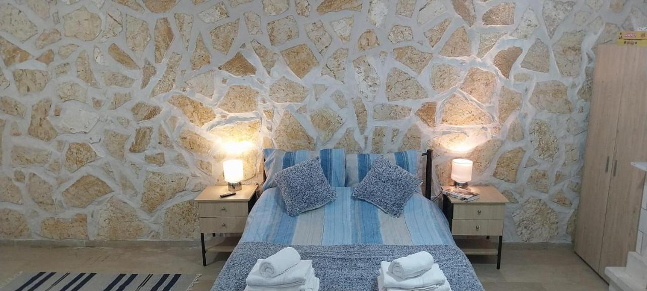 Appartement Lovely In With Its Own Pool Strinilas
